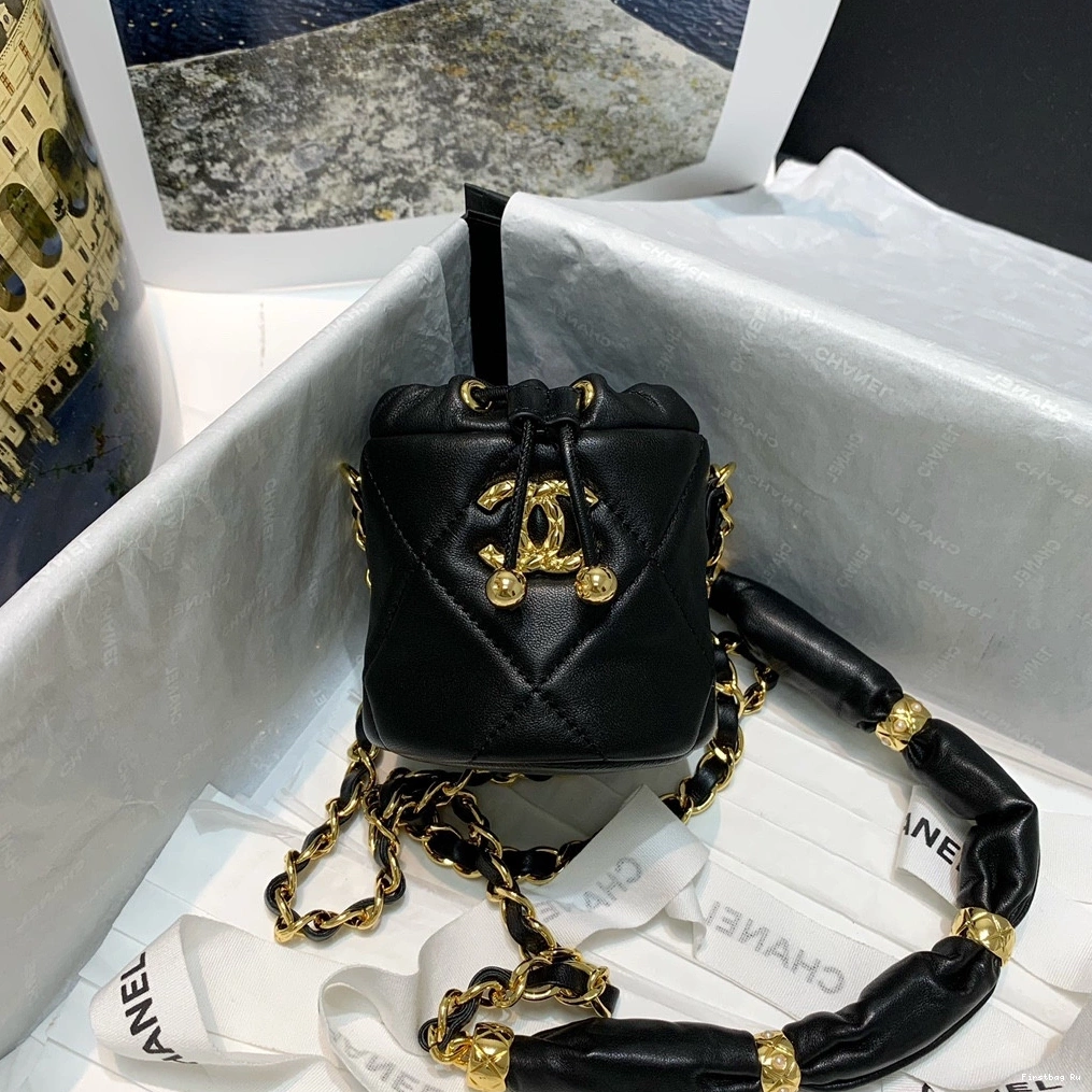 CHANELUTCH CHANEL WITH CHAIN 0812
